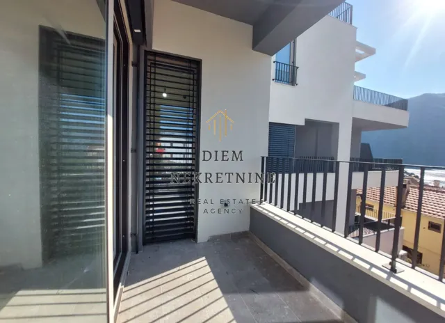 Prodaja, dvosoban stan, 55m², Dobrota, Kotor
