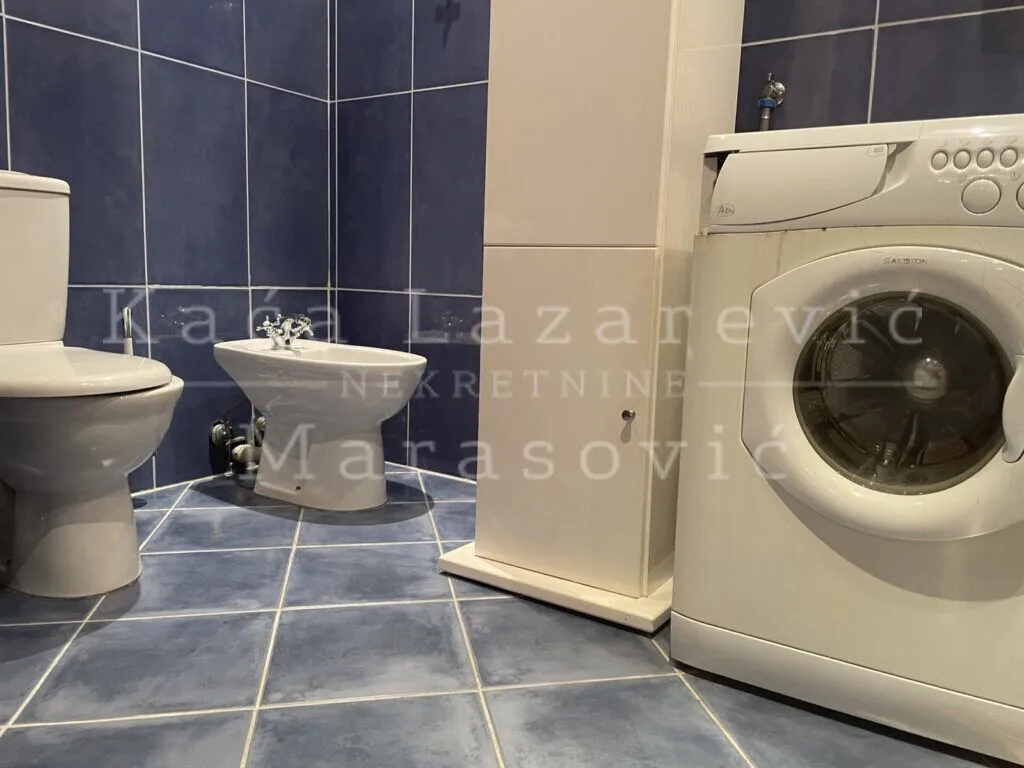 Izdavanje, trosoban stan, 126m², Savski Venac, Beograd