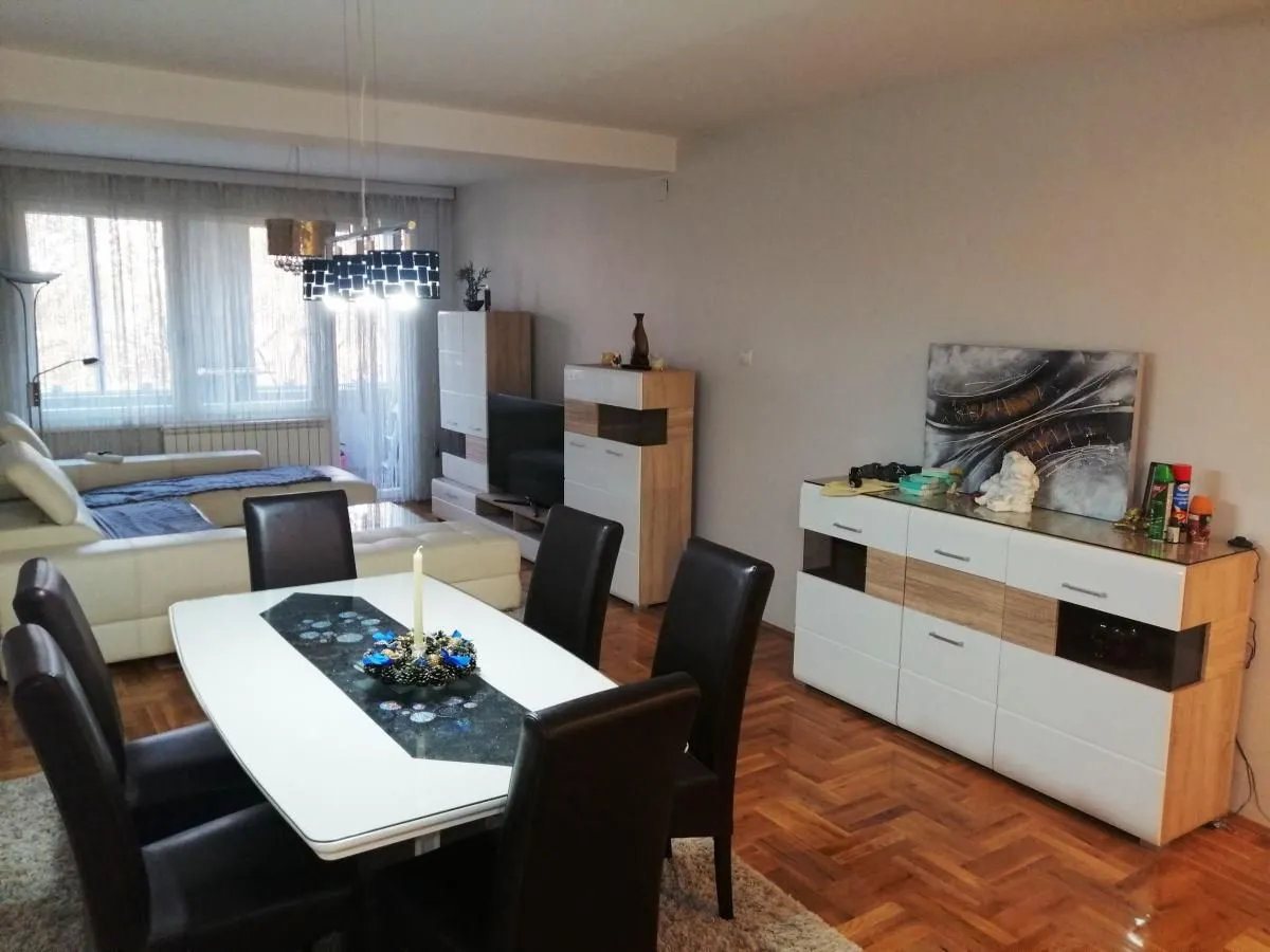 Prodaja, trosoban stan, 95m², Centar, Niš