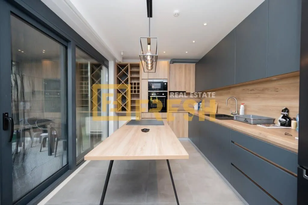 Rent, house, 214m², Stara Varoš, Podgorica