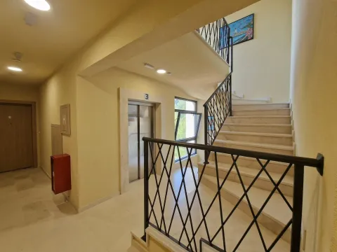 Rent, one bedroom apartment, 46m², Budva, Crna Gora - image 9