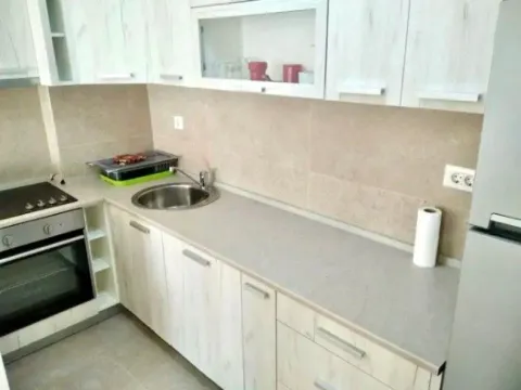 Izdavanje, dvosoban stan, 70m², Blok 6, Podgorica - image 2