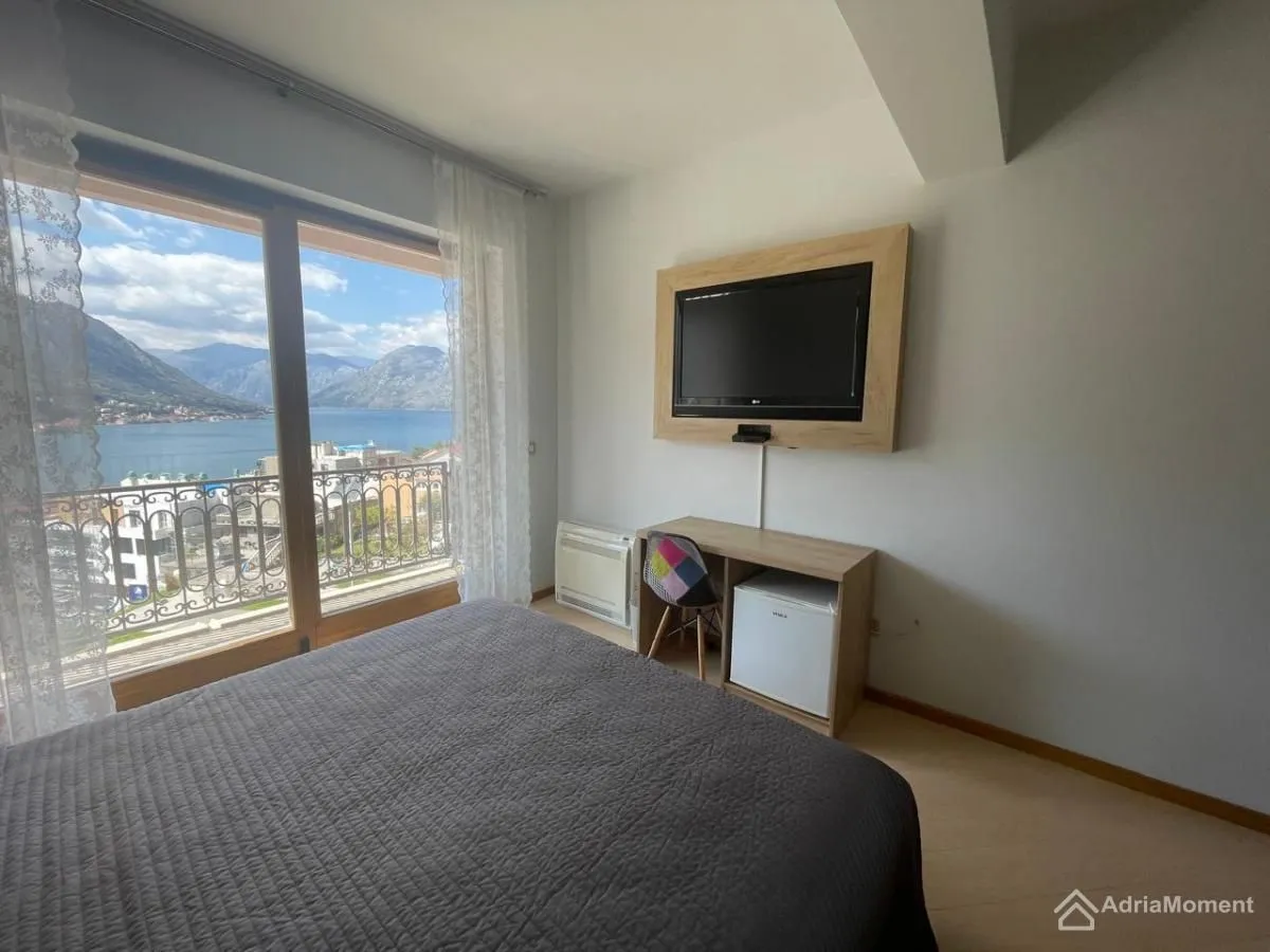 Prodaja, dvosoban stan, 106m², Dobrota, Kotor