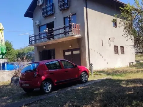 Rent, house, 200m², Kaludjerica, Grocka