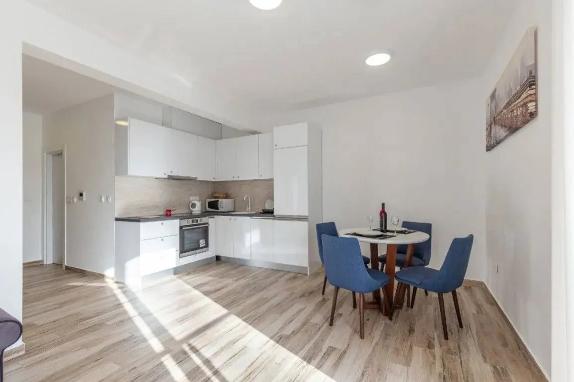 Rent, one bedroom apartment, 50m², Bečići, Budva