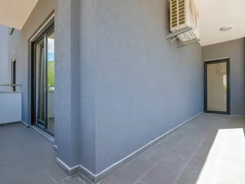 Prodaja, dvosoban stan, 65m², Centar, Bar - image 17