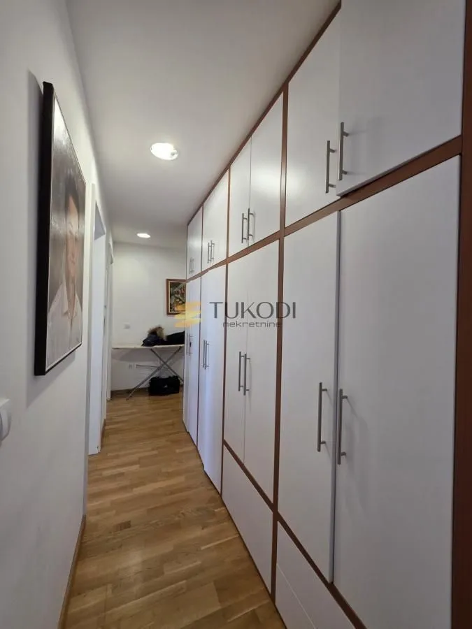 Prodaja, četvorosoban stan, 114m², Sremska Kamenica, Petrovaradin