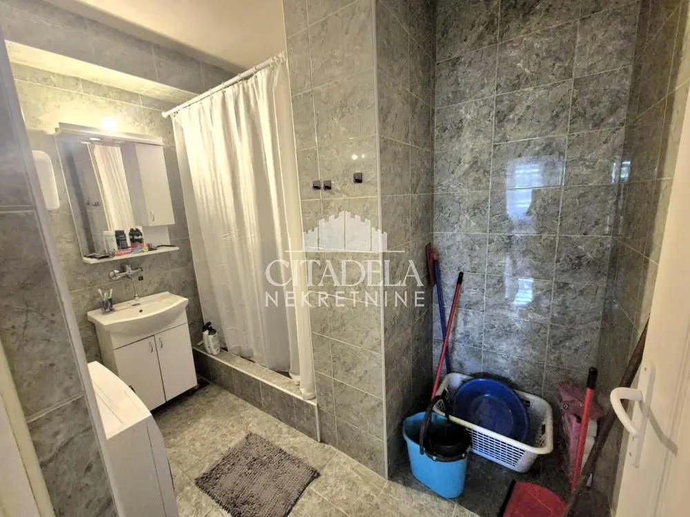Sale, three bedroom apartment, 90m², Brace Jerković, Voždovac Sve Podlokacije