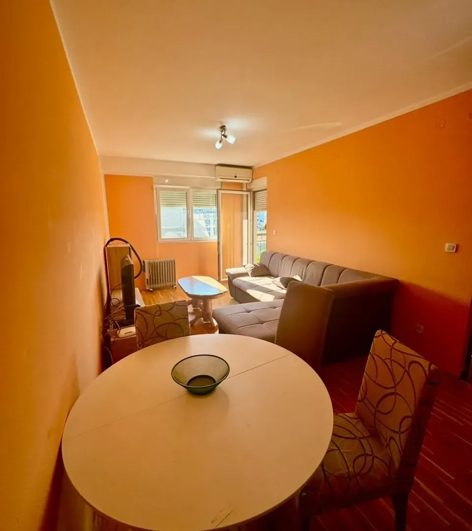 Izdavanje, jednosoban stan, 43m², Krivi Most, Podgorica