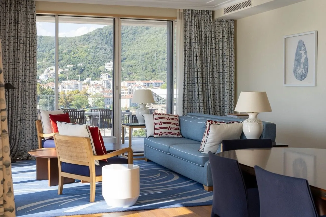 Prodaja, četvorosoban stan, 498m², Tivat, Crna Gora