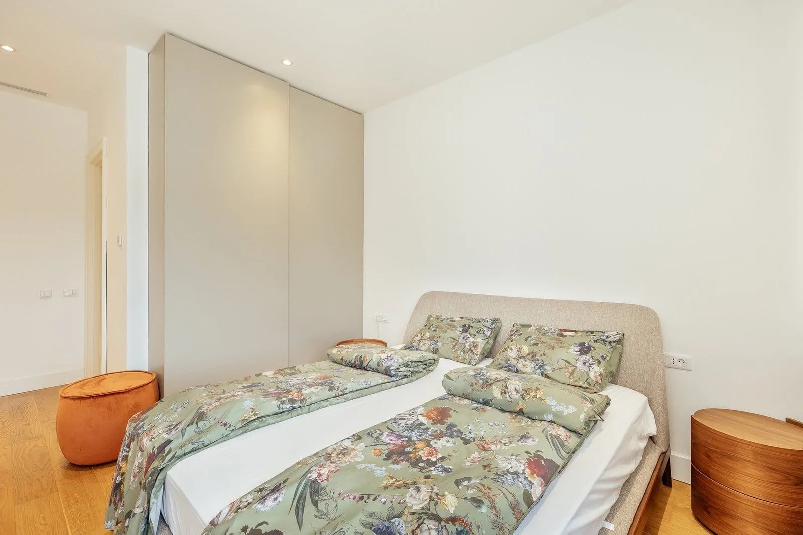 Prodaja, dvosoban stan, 103m², Centar, Tivat