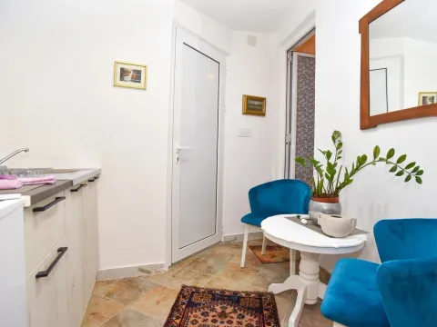 Izdavanje, garsonjera, 24m², Budva, Crna Gora