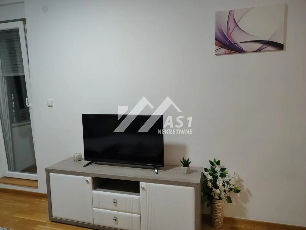 Izdavanje, jednosoban stan, 38m², Rotkvarija, Novi Sad Sve Podlokacije