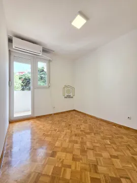 Rent, office space, 82m², Momišići, Podgorica - image 12