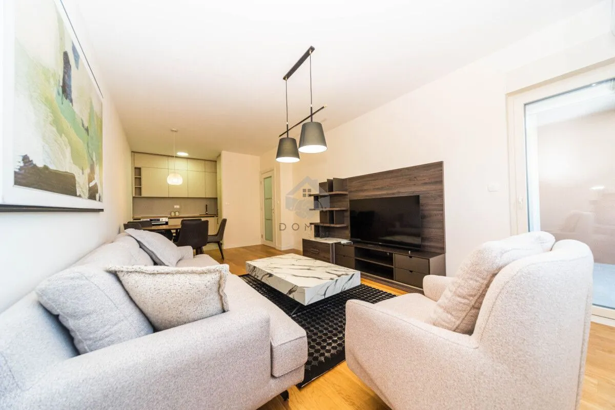 Izdavanje, jednosoban stan, 49m², Central Point, Podgorica