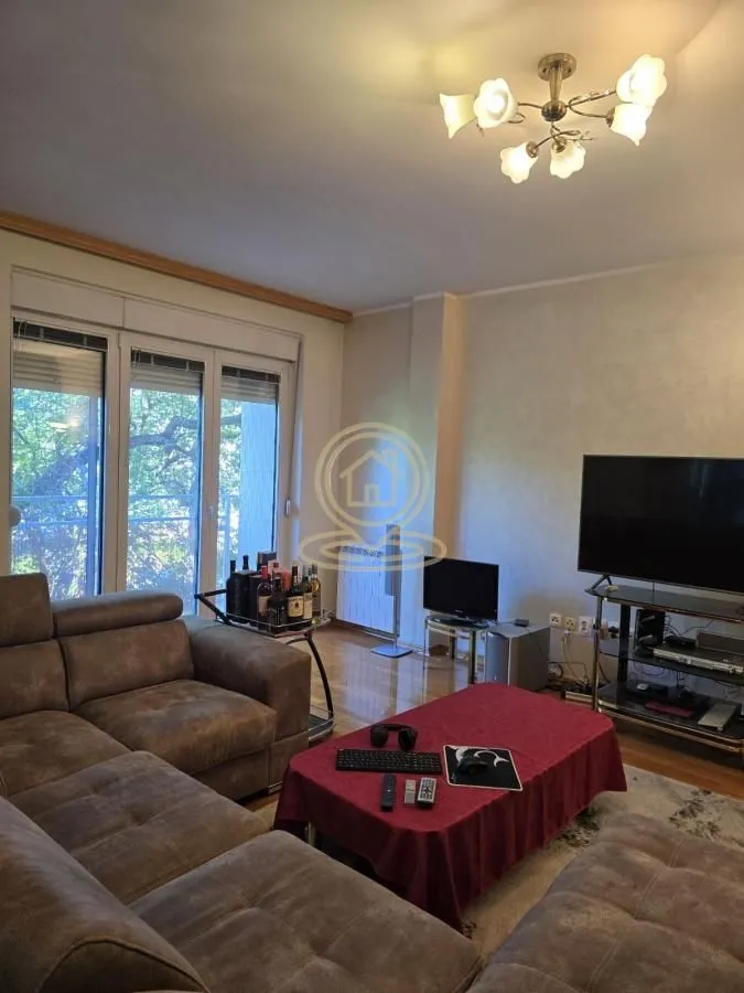 Izdavanje, dvosoban stan, 95m², Grbavica, Novi Sad Sve Podlokacije