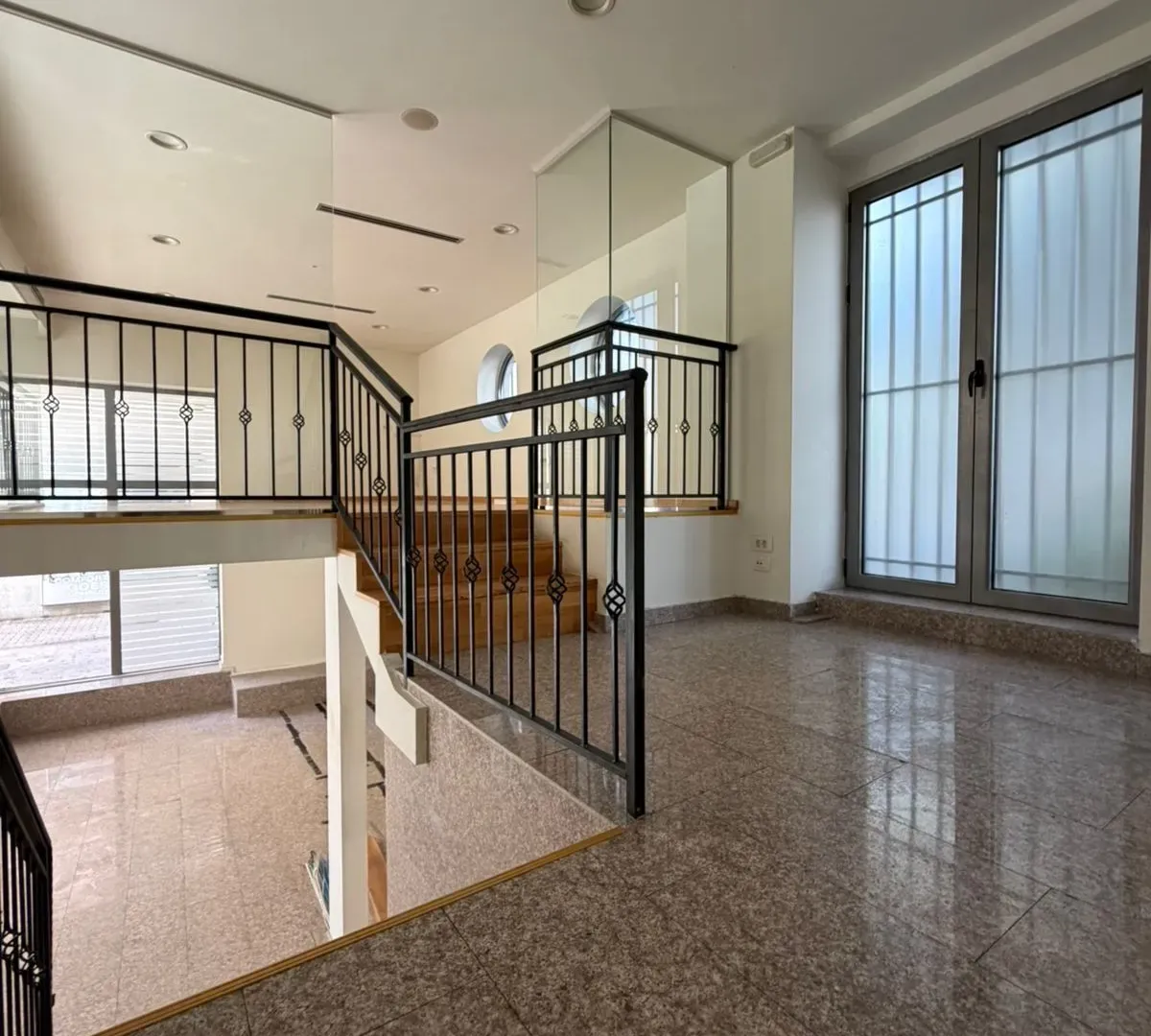 Rent, office space, 145m², Centar, Bar