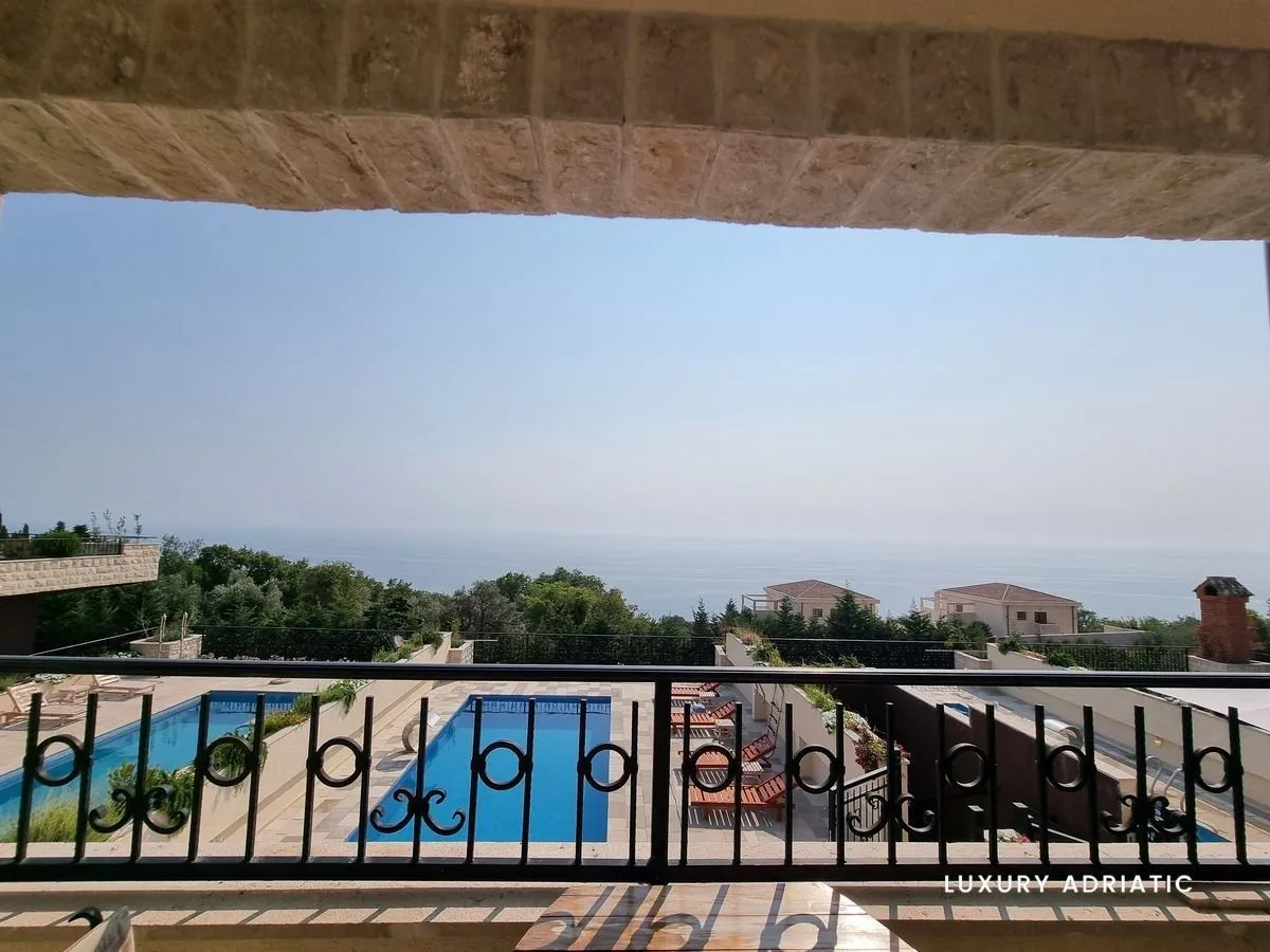 Sale, house, 1000m², Reževići, Budva