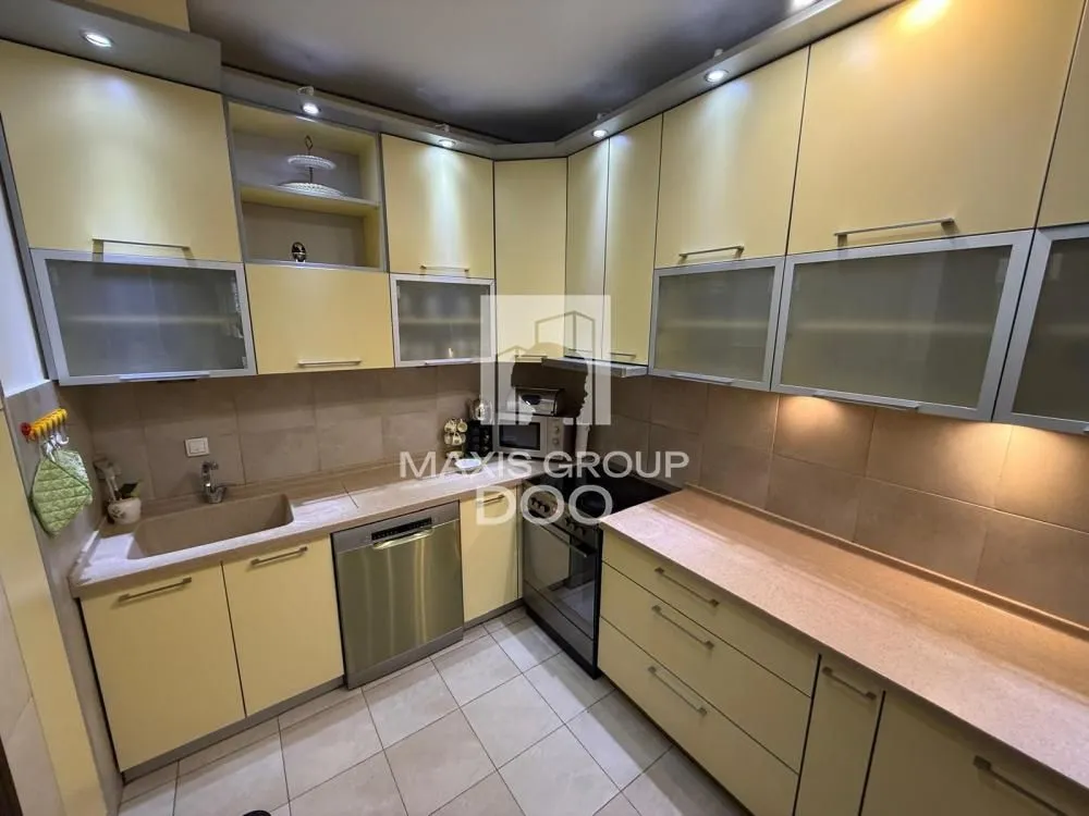 Izdavanje, trosoban stan, 81m², Čubura, Beograd