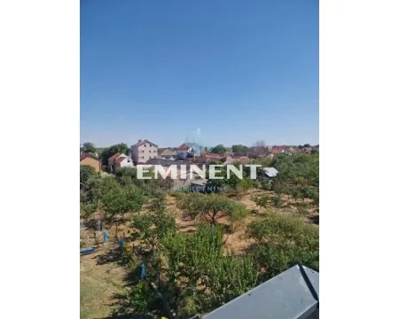 View from the property of the surrounding neighborhood and greenery. - image 16