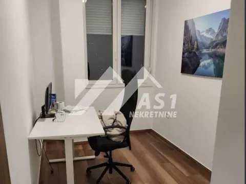 Izdavanje, četvorosoban stan, 100m², Stari grad, Novi Sad - image 6