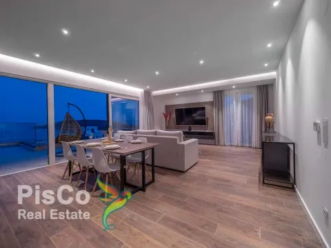 Sale, two bedroom apartment, 140m², Bečići, Budva - image 1