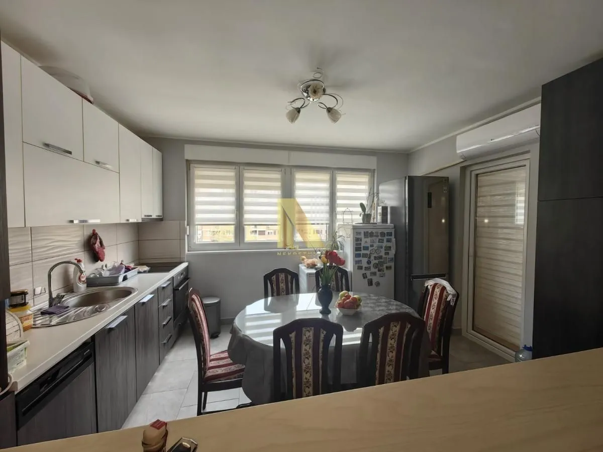 Prodaja, četvorosoban stan, 95m², Bulevar Oslobodjenja, Novi Sad Sve Podlokacije