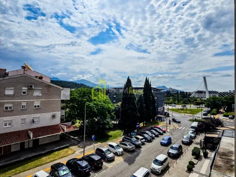 Izdavanje, trosoban stan, 95m², Momišići, Podgorica - image 4