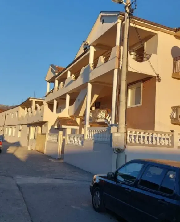 Prodaja, kuća, 2000m², Konik, Podgorica