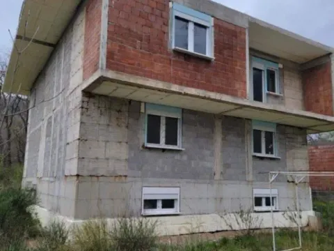 Prodaja, kuća, 275m², Sutomore, Bar - image 2