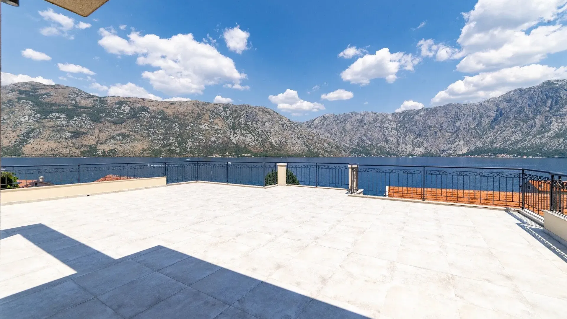 Prodaja, stan, 440m², Stoliv, Kotor