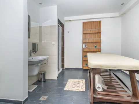 Prodaja, poslovni prostor, 327m², Pod Goricom, Podgorica - image 17