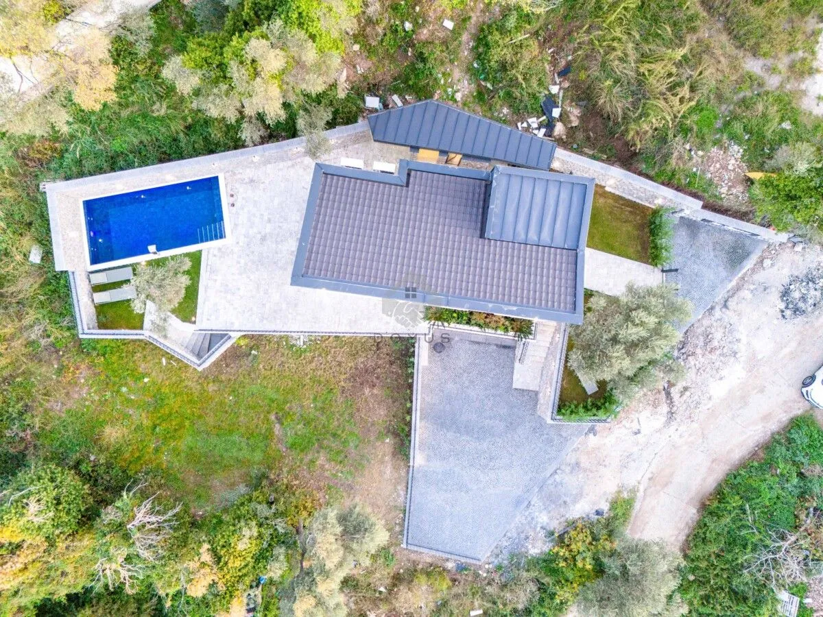 Sale, house, 240m², Kamenovo, Budva