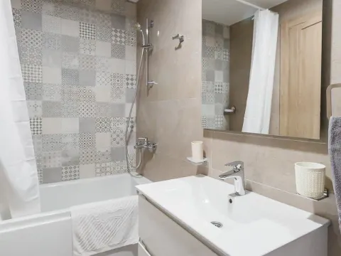 Izdavanje, dvosoban stan, 70m², Master Kvart, Podgorica - image 11