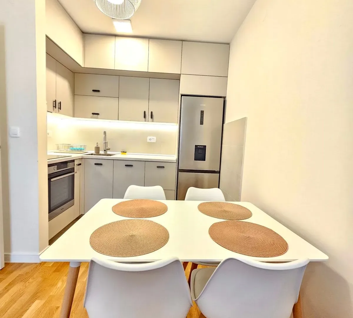 Izdavanje, jednosoban stan, 40m², Pobrežje, Podgorica