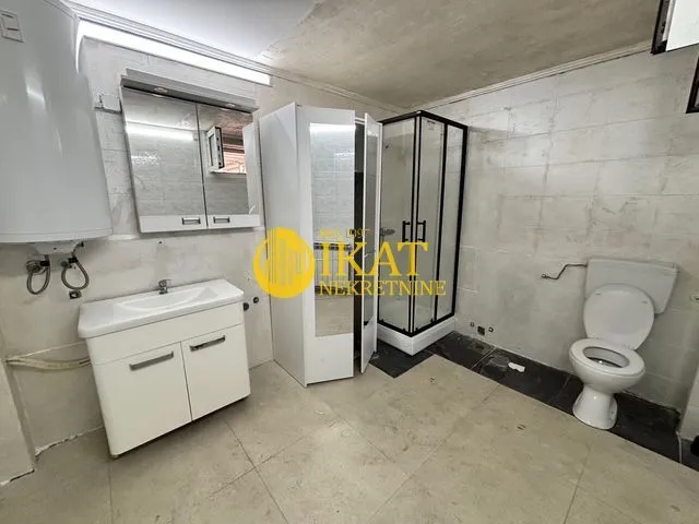 Izdavanje, kuća, 22m², Zemun Centar, Zemun Sve Podlokacije
