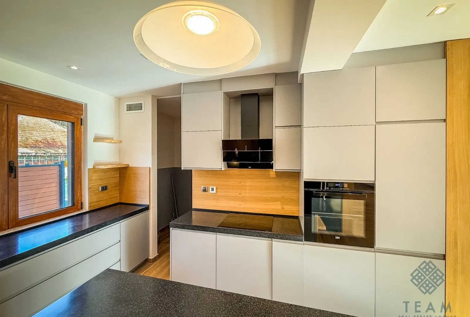 Prodaja, kuća, 330m², Centar, Kolašin