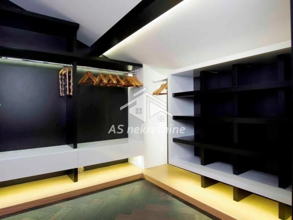 Prodaja, četvorosoban stan, 117m², Vračar Sve Podlokacije, Beograd