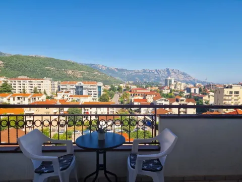 Izdavanje, trosoban stan, 90m², Budva, Crna Gora - image 1