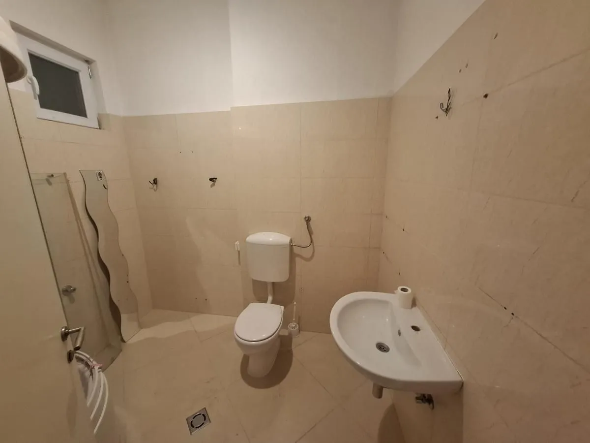 Izdavanje, trosoban stan, 122m², Centar, Novi Sad