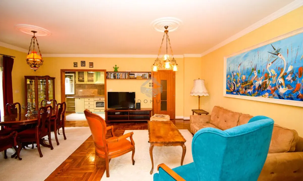 Izdavanje, dvosoban stan, 100m², Gorica C, Podgorica