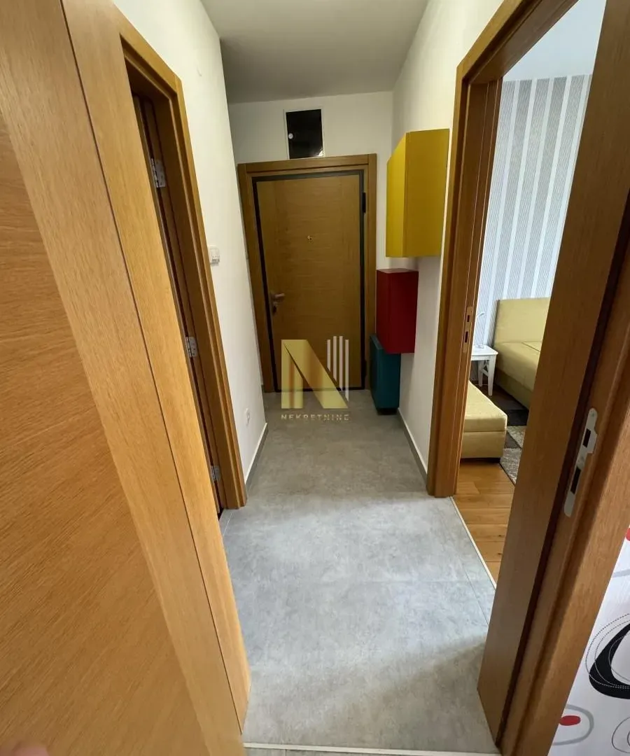 Izdavanje, dvosoban stan, 44m², Centar, Novi Sad