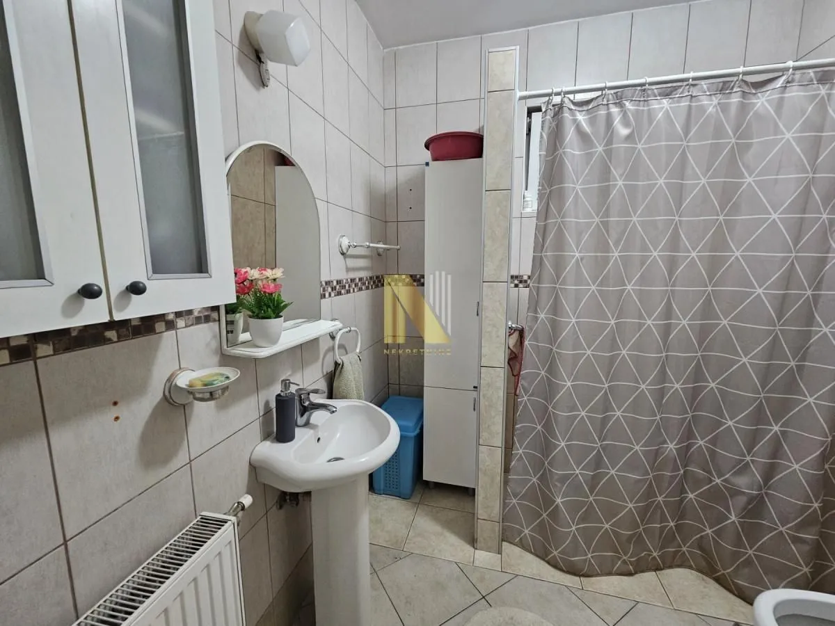 Izdavanje, trosoban stan, 69m², Grbavica, Novi Sad Sve Podlokacije