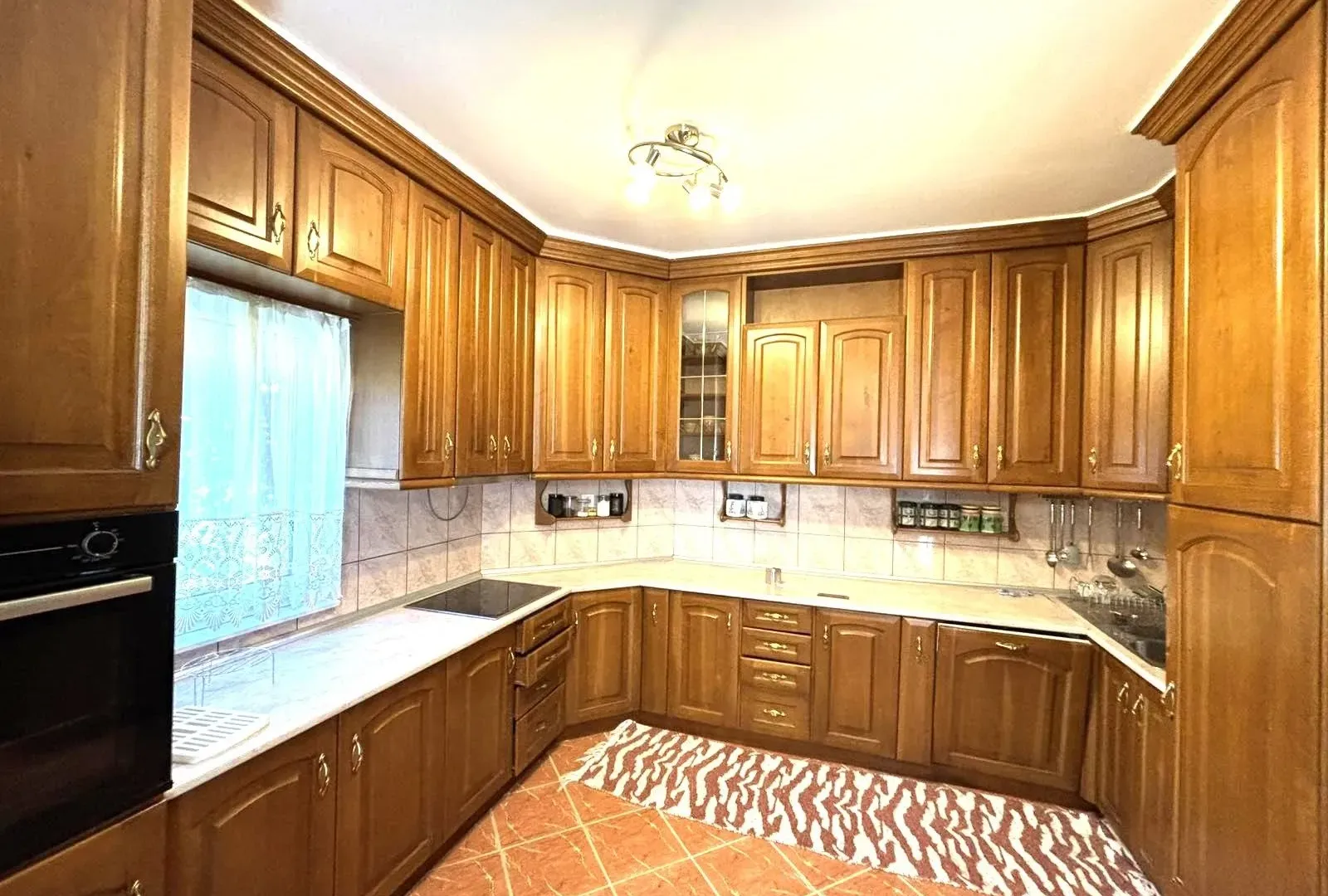 Rent, house, 300m², Zagorič, Podgorica