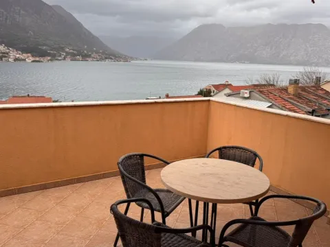 Izdavanje, jednosoban stan, 45m², Dobrota, Kotor - image 1
