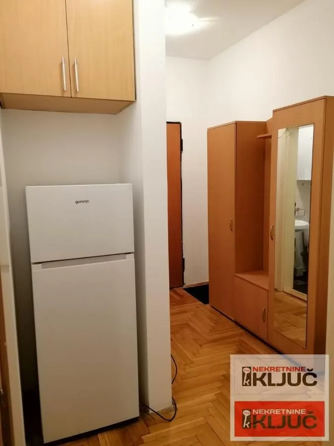Izdavanje, jednosoban stan, 40m², Bulevar Oslobodjenja, Novi Sad Sve Podlokacije