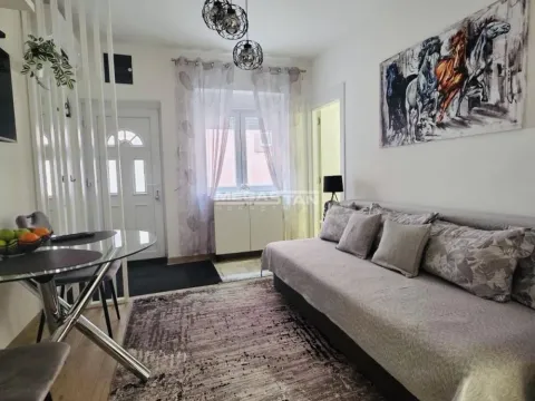 Izdavanje, jednosoban stan, 30m², Cvetkova Pijaca, Zvezdara Sve Podlokacije - image 1