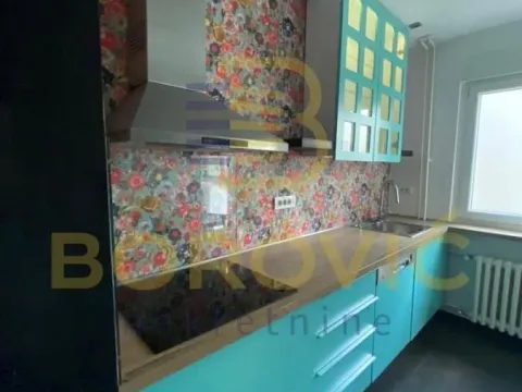 Izdavanje, trosoban stan, 90m², Kalenić Pijaca, Vračar Sve Podlokacije - image 12