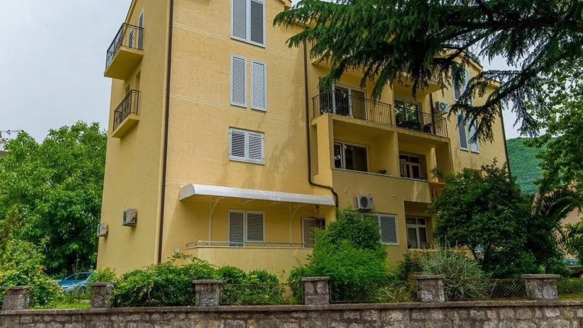 Prodaja, dvosoban stan, 70m², Centar, Tivat