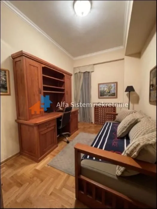 Izdavanje, trosoban stan, 104m², Savski Venac, Beograd
